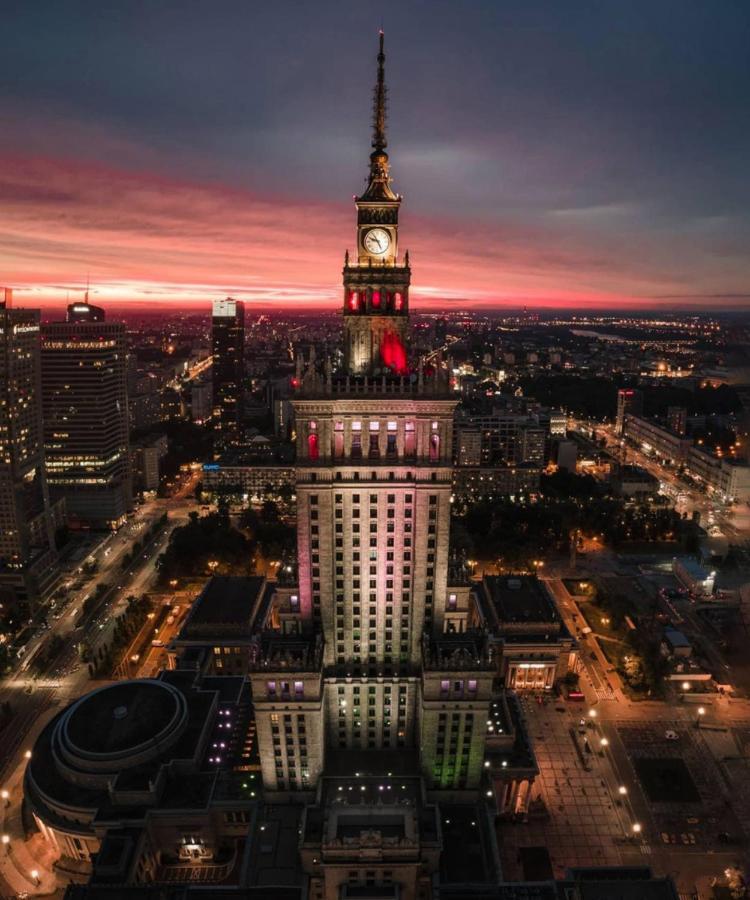 Butas Decor Metro Wifi 300 Mbs 65tv Netflix Hbo Warsaw